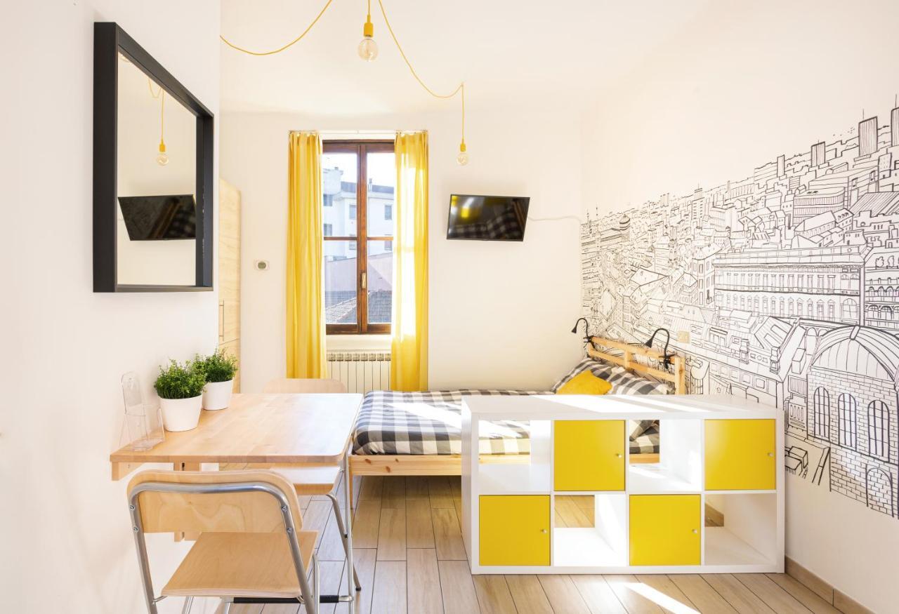 A Yellow Touch - Modern Studio In Isola Milano Ngoại thất bức ảnh