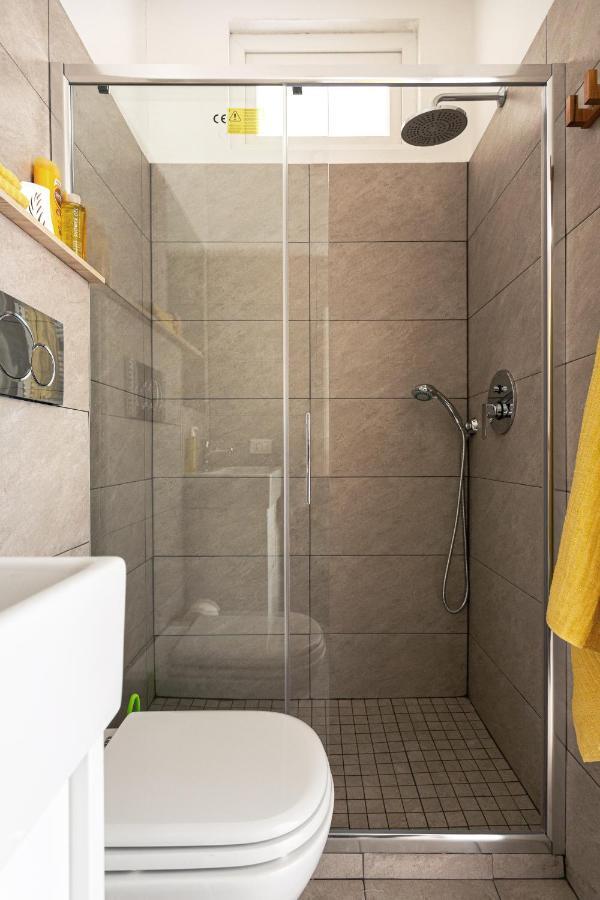 A Yellow Touch - Modern Studio In Isola Milano Ngoại thất bức ảnh