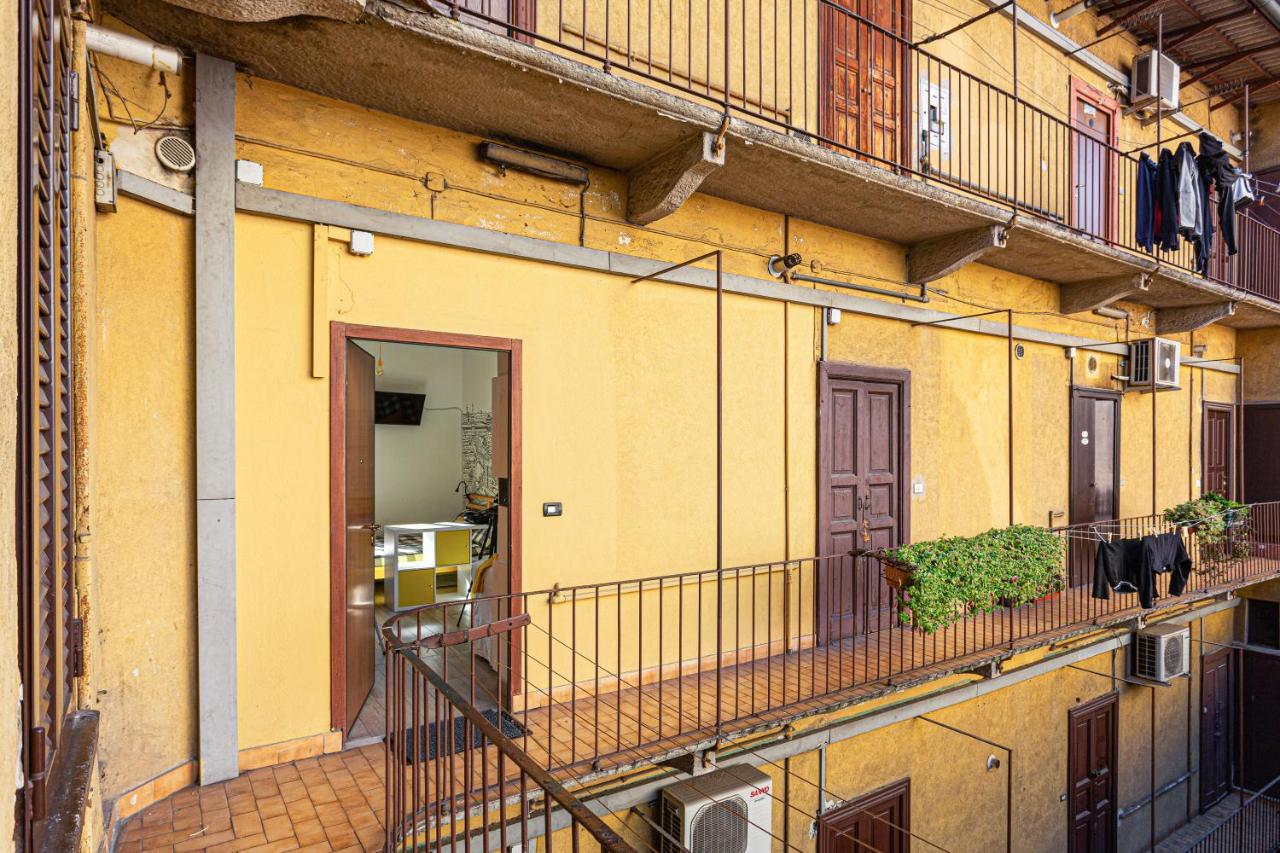 A Yellow Touch - Modern Studio In Isola Milano Ngoại thất bức ảnh