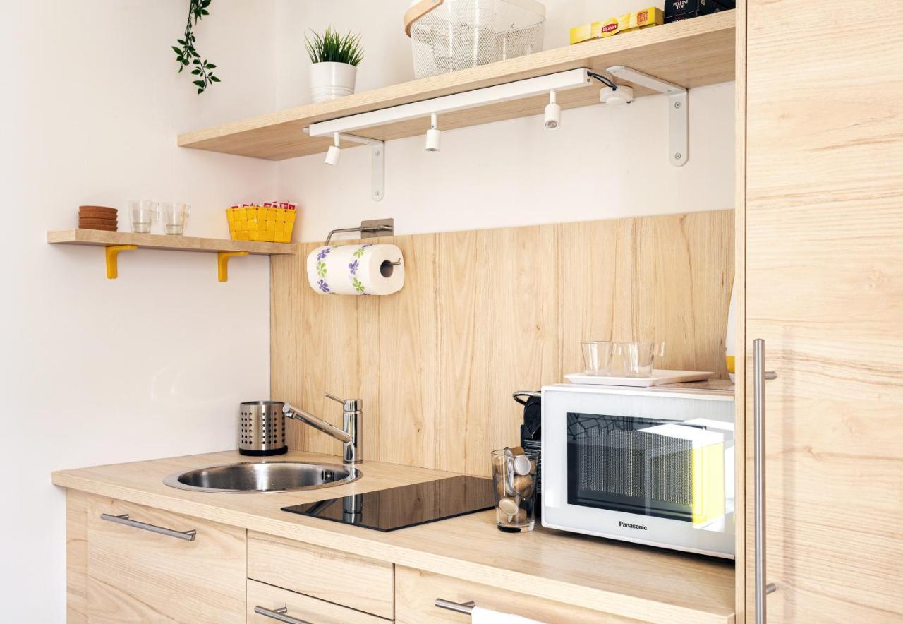 A Yellow Touch - Modern Studio In Isola Milano Ngoại thất bức ảnh