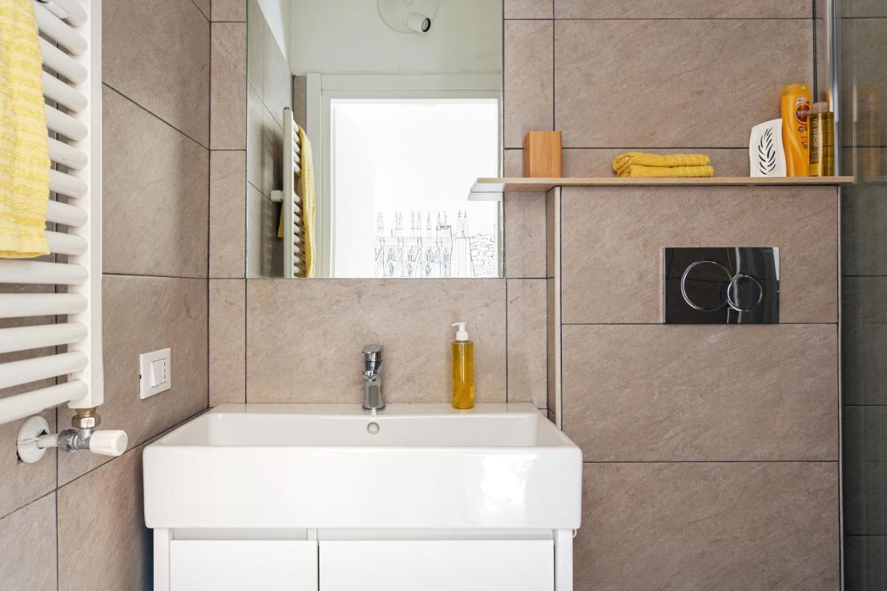 A Yellow Touch - Modern Studio In Isola Milano Ngoại thất bức ảnh
