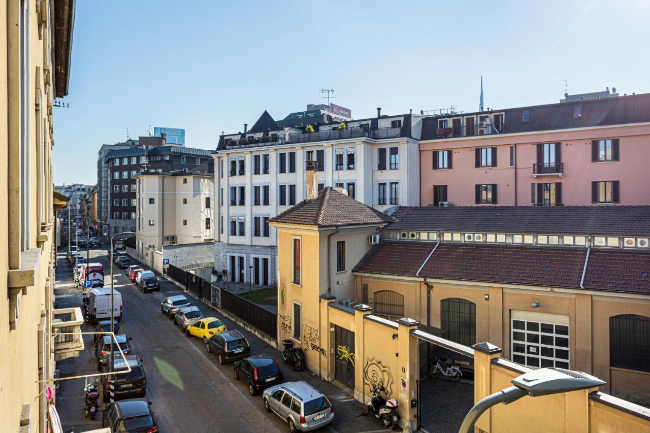 A Yellow Touch - Modern Studio In Isola Milano Ngoại thất bức ảnh